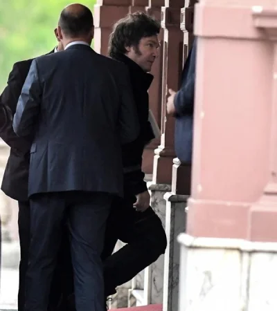 Milei convocó a una reunión de gabinete.