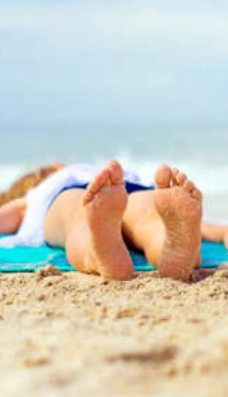 El uso del protector solar es la clave para mitigar el daño solar acumulado desde la infancia, según la Dra. Ana Clara Acosta.