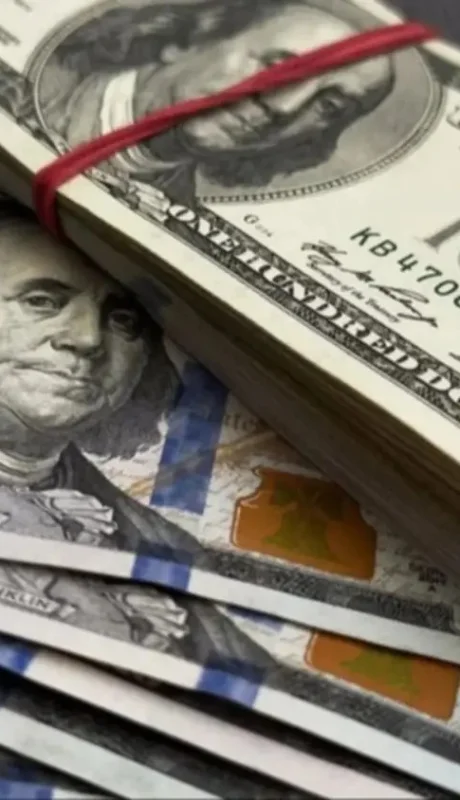 Dólar hoy: reservas en baja y el blue escala a $1.505, mientras el oficial cierra en $1.495