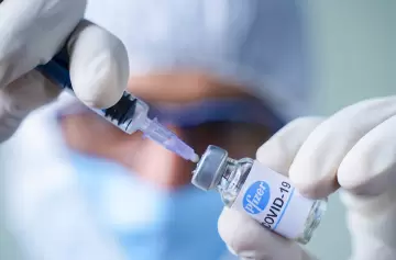 Publican estudios sobre vacuna del COVID-19 tras denuncias por miocarditis