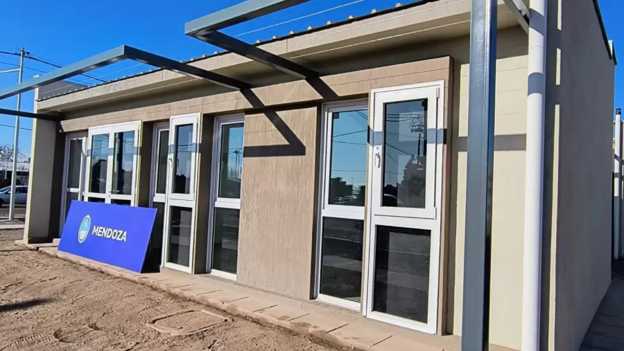 El IPV lanzó un plan que permite a familias de 76 barrios obtener la escritura de su casa en hasta 18 cuotas.