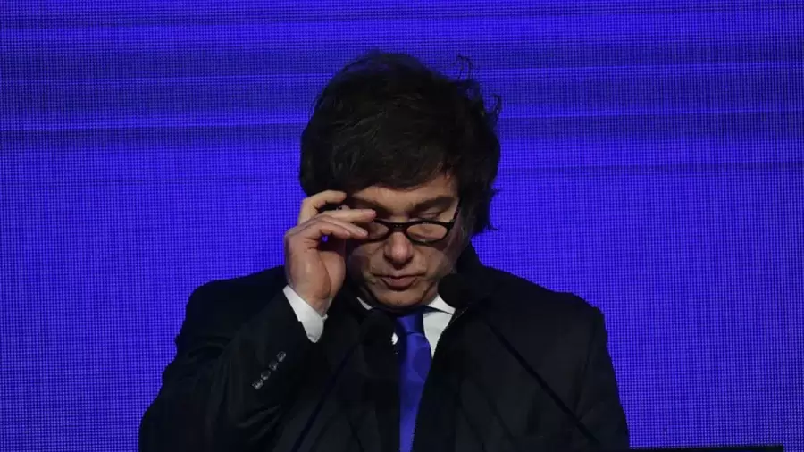 Javier Milei viajó a Córdoba para hablar en la Bolsa de Comercio, y luego participar de un acto en el Parque Sarmiento de esa provincia.