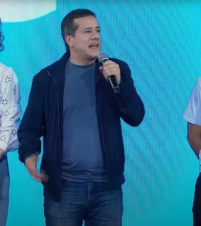 El senador camporista encabezó el acto