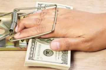 Por qué nunca debes meterte en los préstamos "gota a gota", un peligro latente