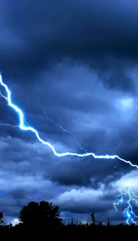 Alerta por tormentas: cuatro provincias afectadas y destrozos en Buenos Aires