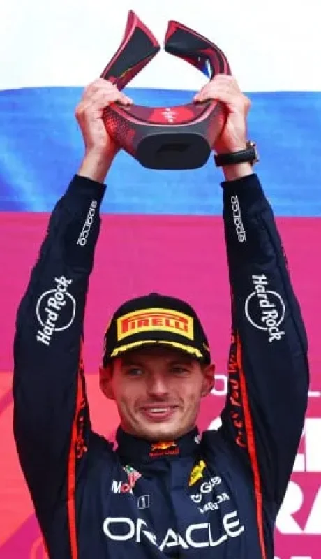 Max Verstappen se quedó con la carrera del  Gran Premio de Azerbaiyán
