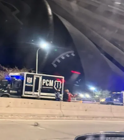 Murió un motociclista tras impactar contra un muro y luego ser atropellado