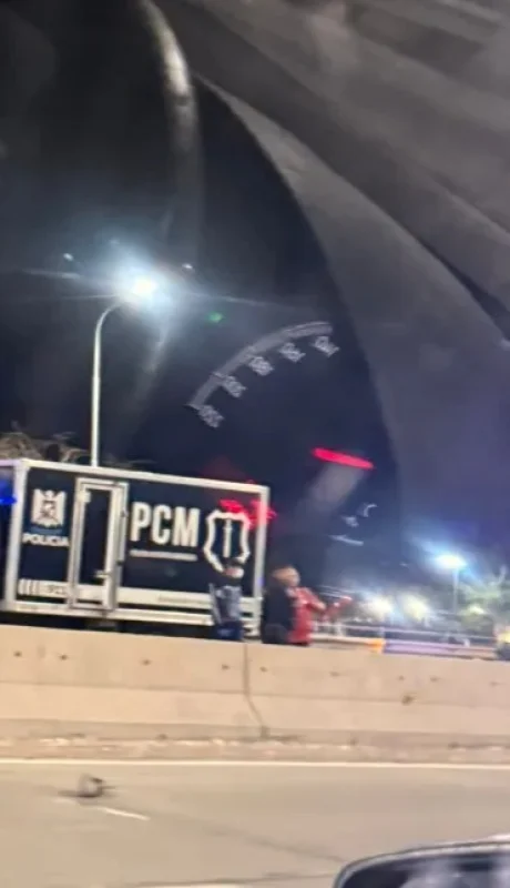 Murió un motociclista tras impactar contra un muro y luego ser atropellado