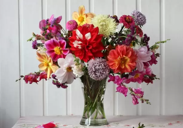 Mantener las flores radiantes en el florero/ Fuente: Web