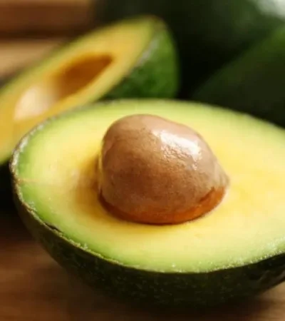 Pisada o en rodajas, la palta es un excelente acompañante de las comidas