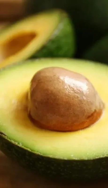 Pisada o en rodajas, la palta es un excelente acompañante de las comidas