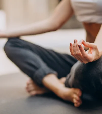 Descubre cómo el yoga transforma tu bienestar integral.