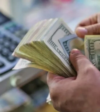 Daniel Garro, economista, afirmó que la crisis argentina es principalmente política y criticó el sistema bancario de encaje fraccionario.