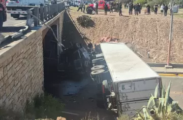 Acceso Este: un camión con carne volcó y la policía intervino por saqueos