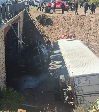 Camión de carne volcó en Cañadita Alegre y Acceso Este en Guaymallén/ Fuente: X