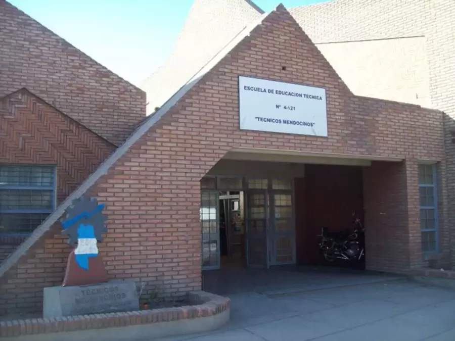 Escuela Técnicos Mendocinos, en Estrada y Cangallo, Guaymallén.