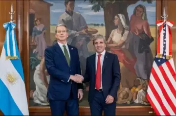 Un crédito de Trump para frenar la amenaza de implosión del plan de Milei