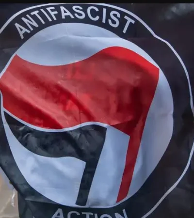 La organización es vista como un movimiento de extrema izquierda con un comportamiento político difícil de descifrar.