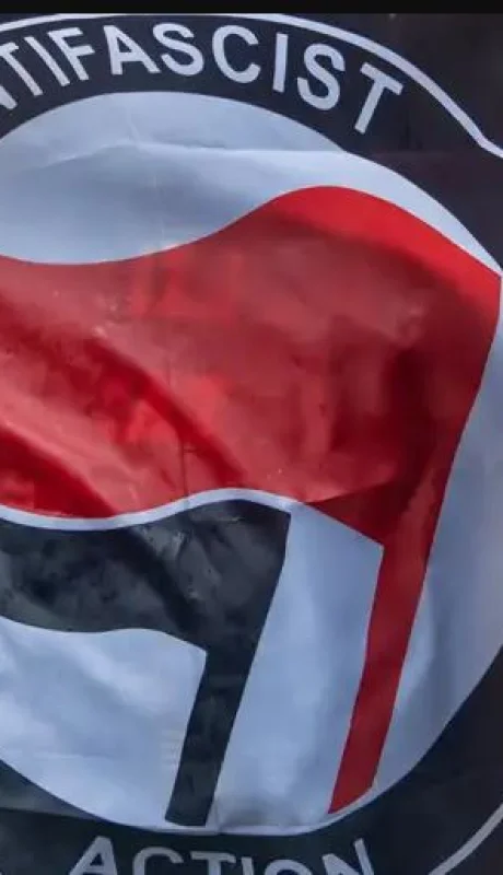 La organización es vista como un movimiento de extrema izquierda con un comportamiento político difícil de descifrar.