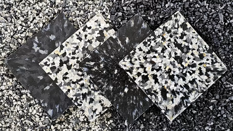 Placas plásticas desarrolladas por PLAPIQUI (CONICET-UNS) a partir de residuos de aparatos eléctricos y electrónicos.