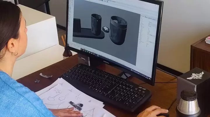 Trabajo en el diseño de productos elaborados a partir del reciclado de desechos plásticos RAEE.