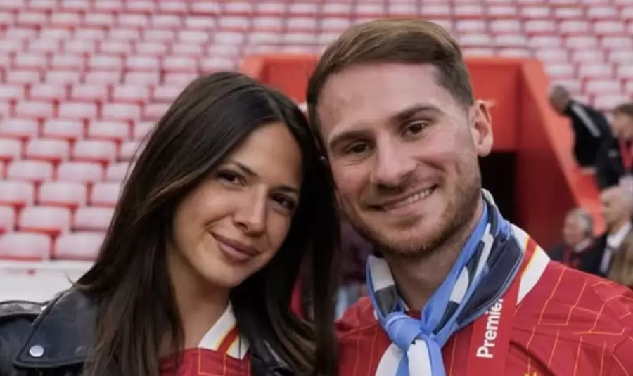 Ailén Cova y Alexis Mac Allister. Amigos de infancia, padres de familia.