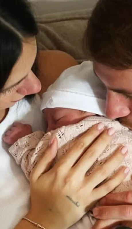 Ailén, Alaia y Alexis. Tres A para todo un mundo de amor.