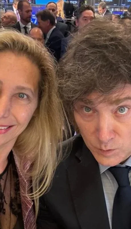 Los diputados opositores presentan una serie de dictámenes para ponerle coto a los hermanos Milei.