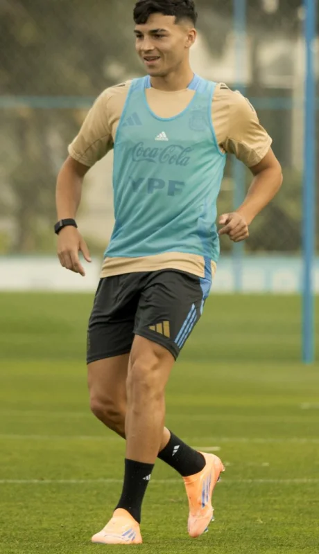 El plantel del Sub 20 viajó por la tarde a Chile