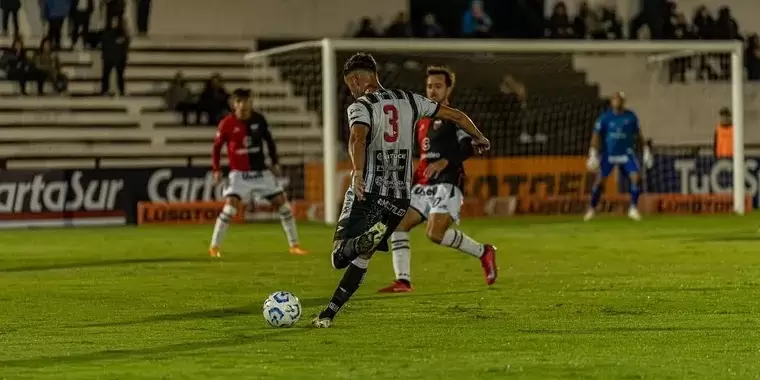 Saavedra, pieza clave en la defensa.