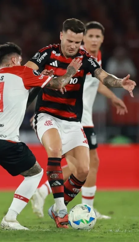 Estudiantes recibe a Flamengo.