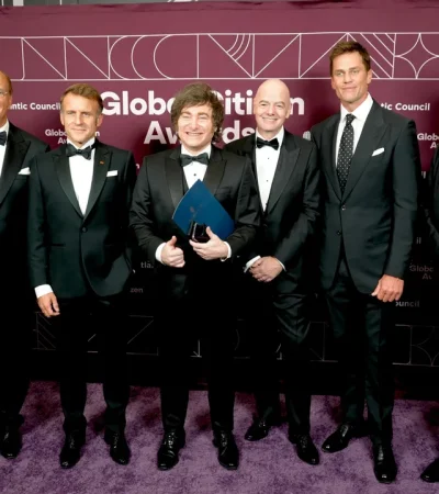 La gala patrocinada por el Atlantic Council tuvo la presencia de figuras de la talla del presidente Macron y el multimillonario Jeff Bezos.