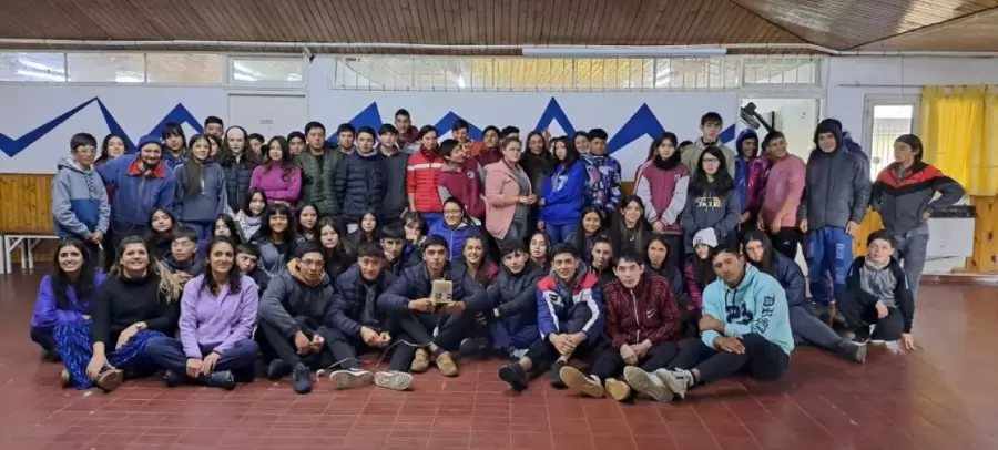 Alumnos de la escuela Mapu Huida, de Malargüe.
