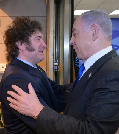 El presidente argentino es uno de los pocos aliados incondicionales que sigue apoyando la gestión del primer ministro.