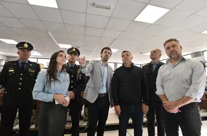 Funcionarios y agentes, en la presentación del nuevo sistema.