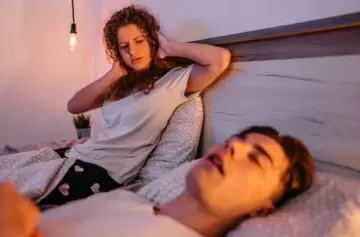 7 trucos simples para silenciar tu cerebro en la noche y dejar de hablar dormido