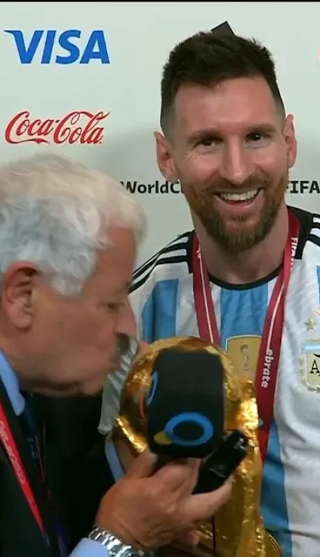 Tití Fernández con Messi y la Copa del Mundo 2022