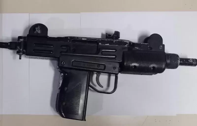 La ametralladora Uzi utilizada por la pareja de ladrones. (Foto: gentileza)