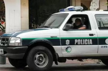 "La bandita del amor": detienen a novios que robaban autos con una ametralladora