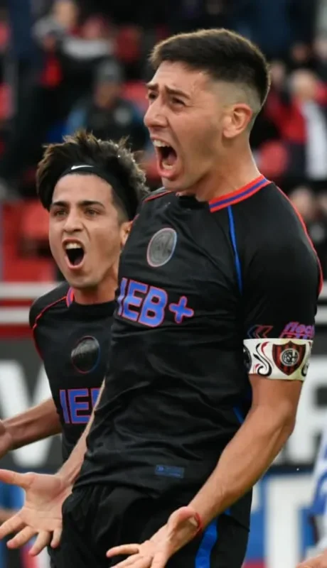 El festejo de Hernández en el primer gol de San Lorenzo. (Foto: cortesía)