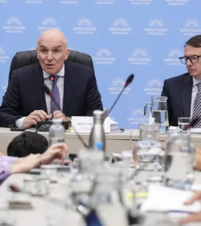 José Luis Espert al frente de la Comisión de Presupuesto y Hacienda./