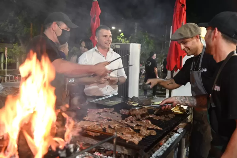 El intendente de Godoy Cruz, Diego Costarelli junto con participantes del 20204/ Fuente: Municipalidad de Godoy Cruz