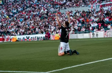 River profundiza su crisis: perdió con Riestra y suma su cuarta derrota seguida