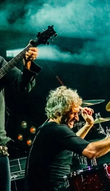 Las calles porteñas hablan: los afiches con los legendarios nombres de Soda Stereo encienden la cuenta regresiva.