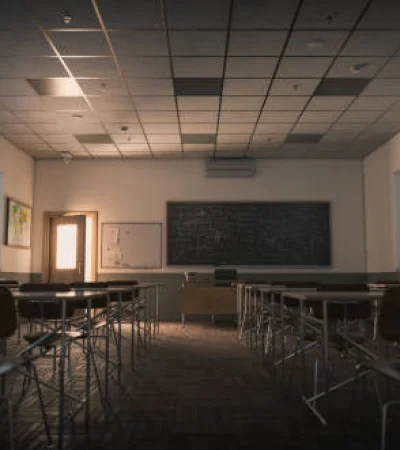 Aula vacía de escuela. (Imagen ilustrativa).