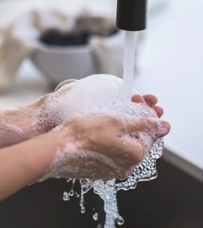 AySAM confirma servicio de agua normalizado en Mendoza tras el temporal.