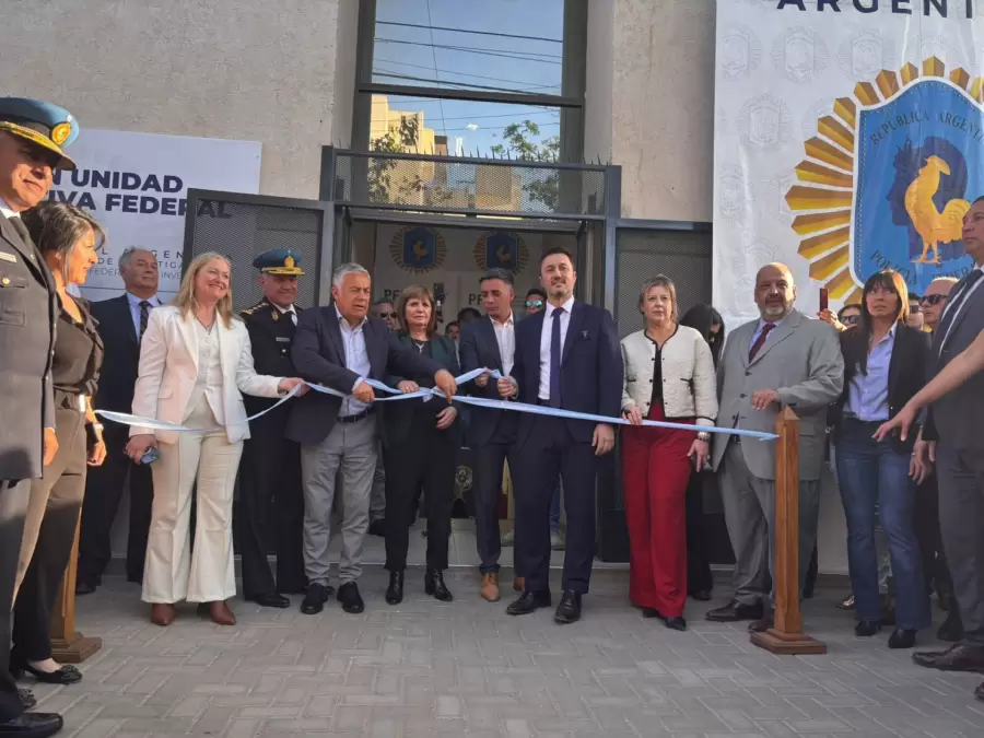 Corte de cintas de la sede de la nueva oficina, ubicada en Guaymallén.