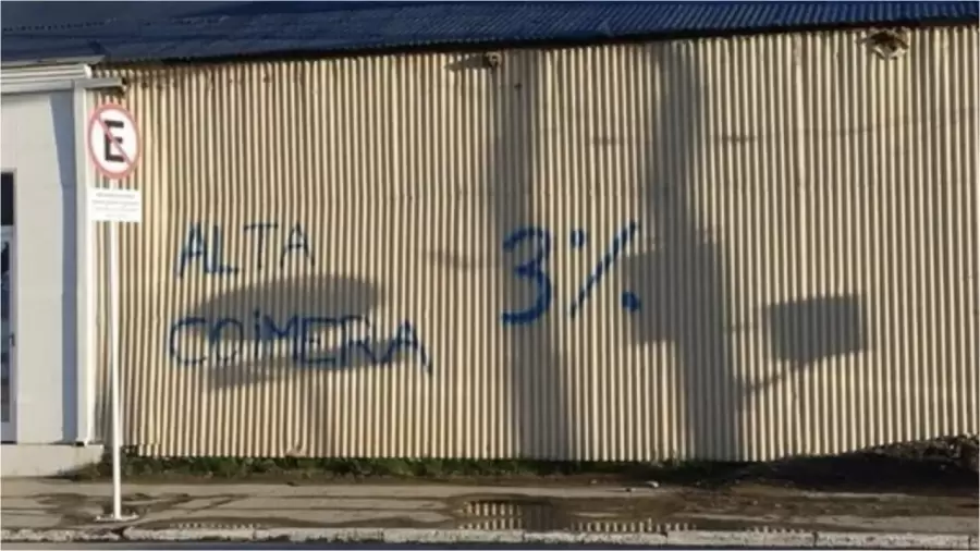 Protestas contra la presencia de Karina Milei