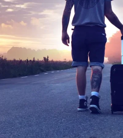 Para los ciudadanos de Mendoza, el tener que dejar la provincia y el país implica algunas particularidades distintas al resto de los argentinos.