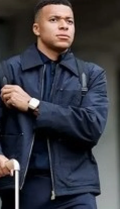 Mbapeé arribando a Kazajistan